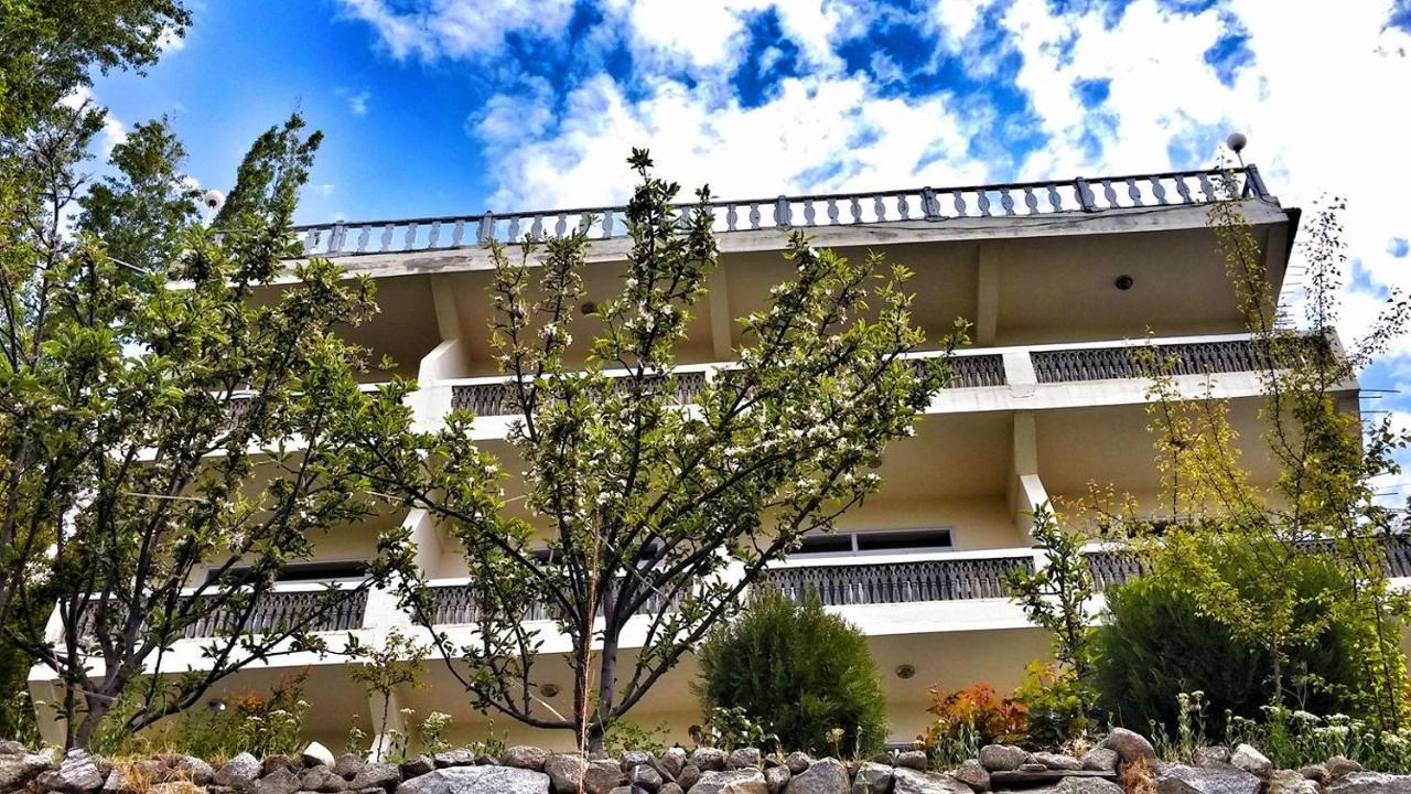 World Roof Hotel Hunza Karimabad  Exteriör bild